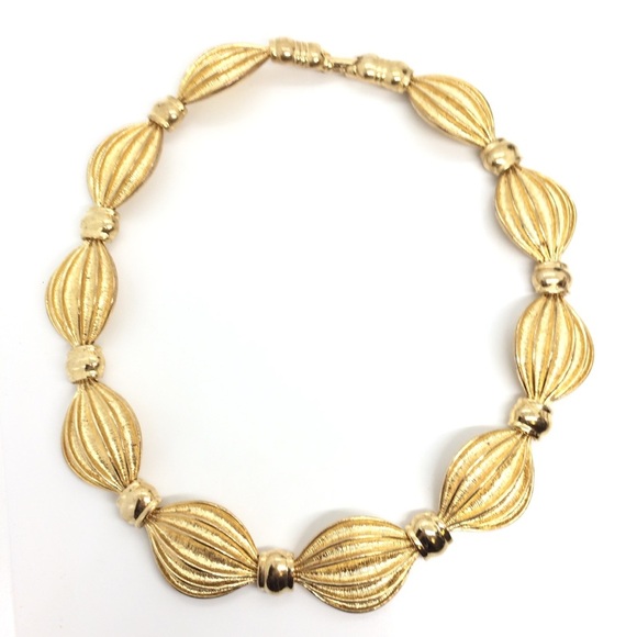 VINTAGE 80S 90S UNSIGNED IVANA TRUMP BRUSHED GOLD TONE RIBBON NECKLACE STATEMENT - Picture 8 of 17